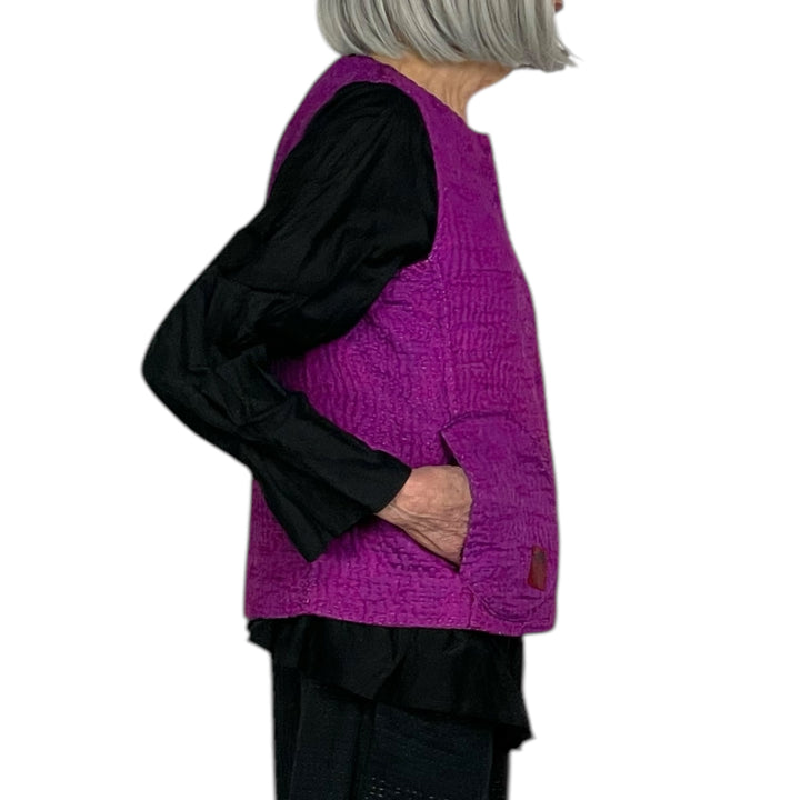 CREW NECK FITTED VEST
