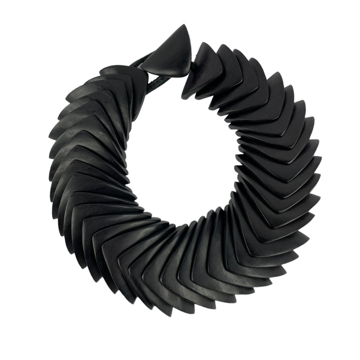CURVED SQUARED KOMAGONG CHOKER