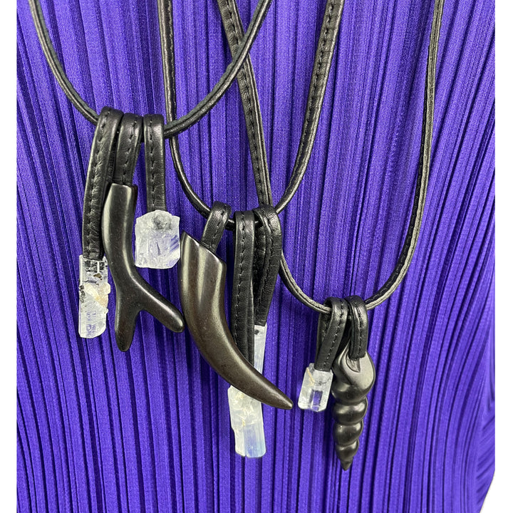 AQUAMARINE/LEATHER NECKLACE