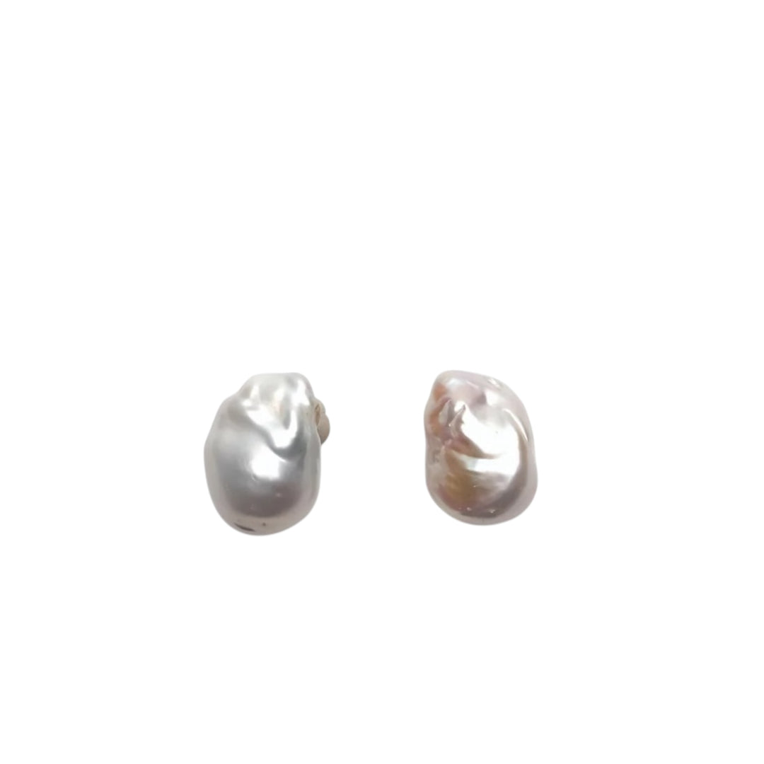MAREE BAROQUE PEARL EARCLIPS