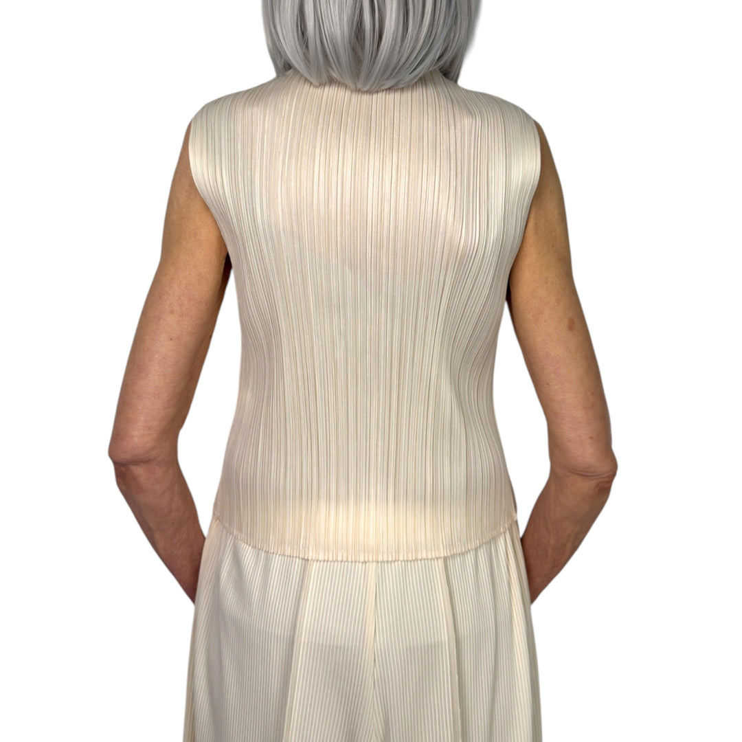 MC : AUGUST SLEEVELESS TOP