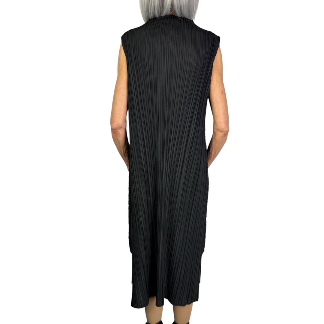 MELLOW PLEATS SLEEVELESS DRESS