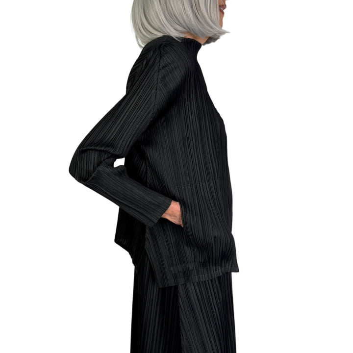 MELLOW PLEATS CARDIGAN