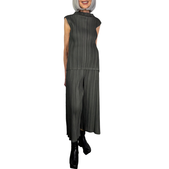 MELLOW PLEATS FLARE PANT