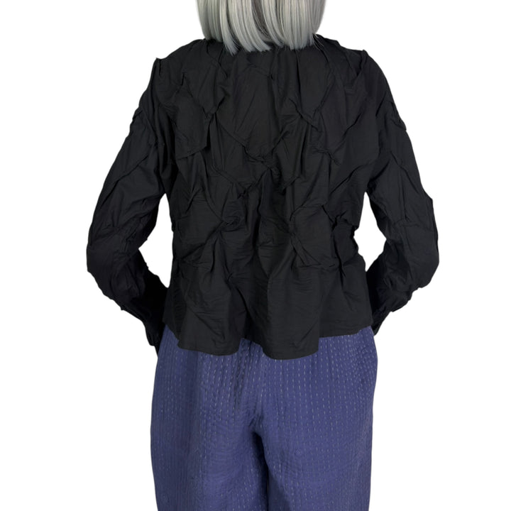 WAVY TUCK CROPPED SHIRT