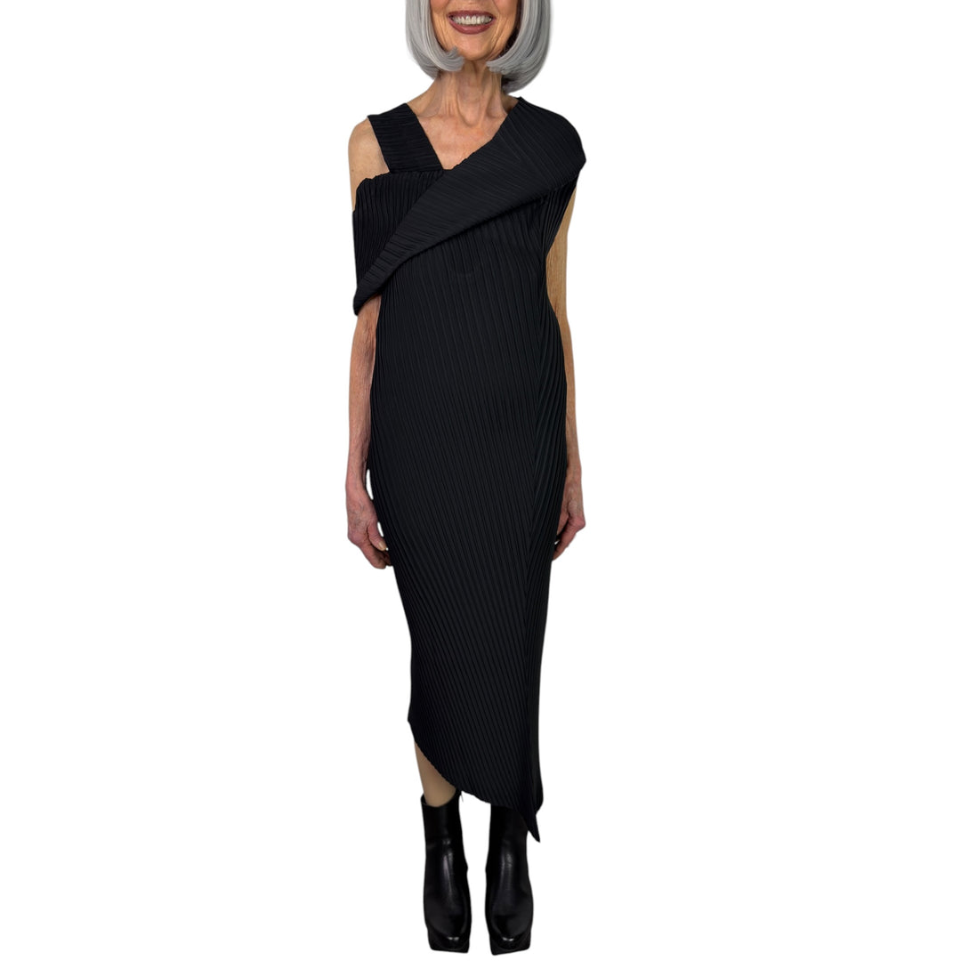 TUBULAR PLEATS DRESS