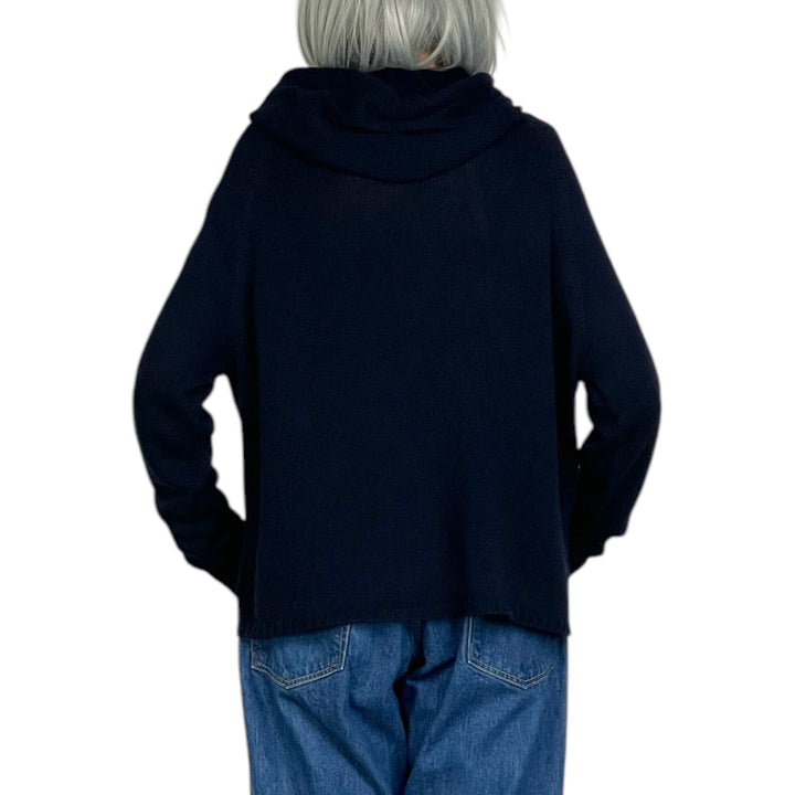 PULLOVER HOODIE