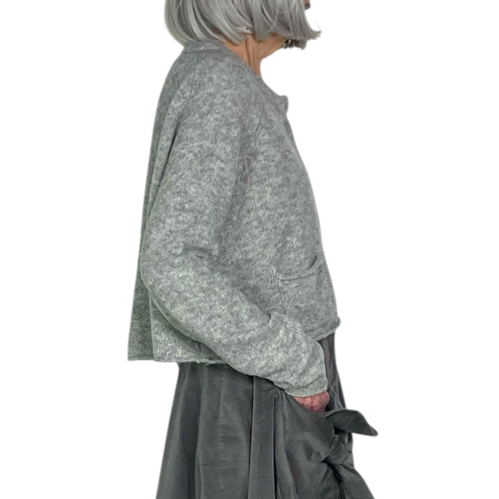 CROPPED CARDIGAN SWEATER