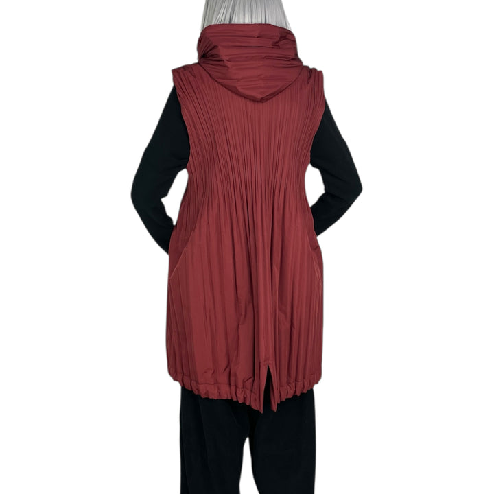 PADDED PLEATS VEST