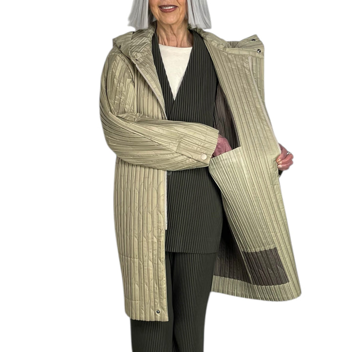 PADDED PLEATS COAT