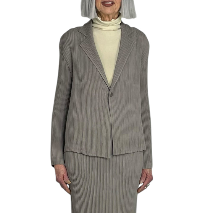 HATCHING PLEATS JACKET