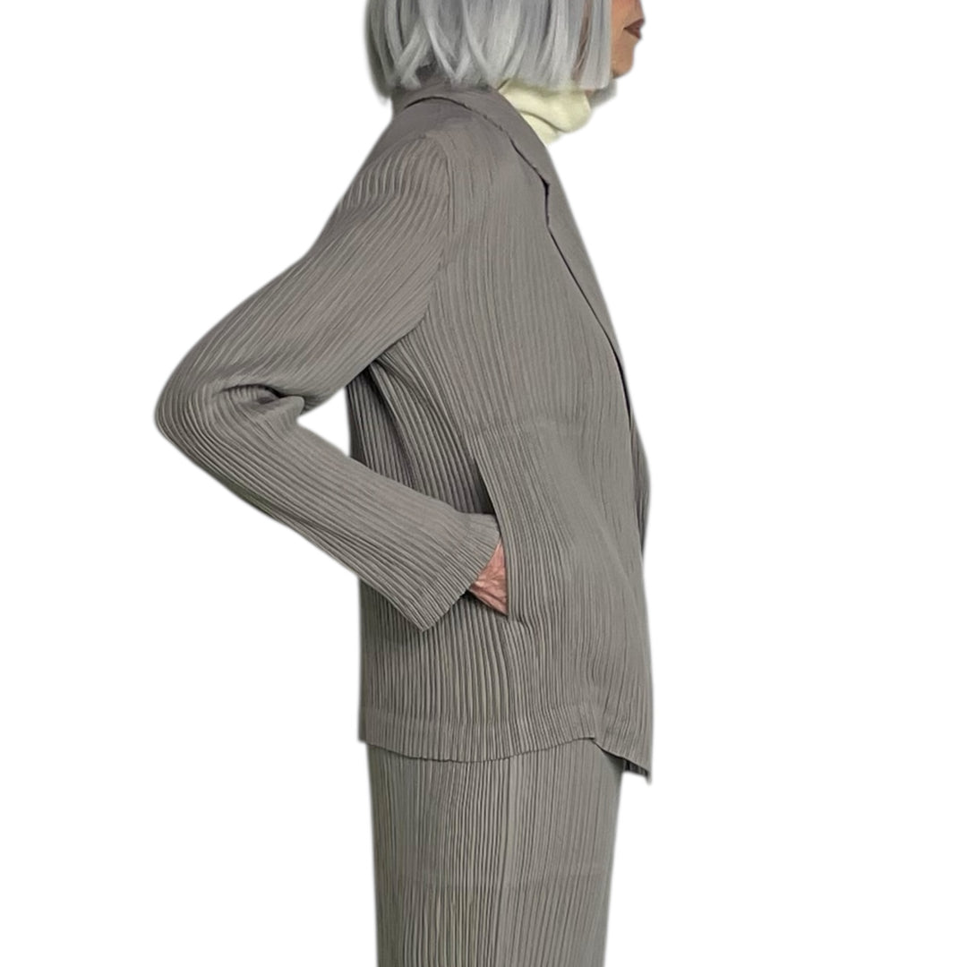 HATCHING PLEATS JACKET