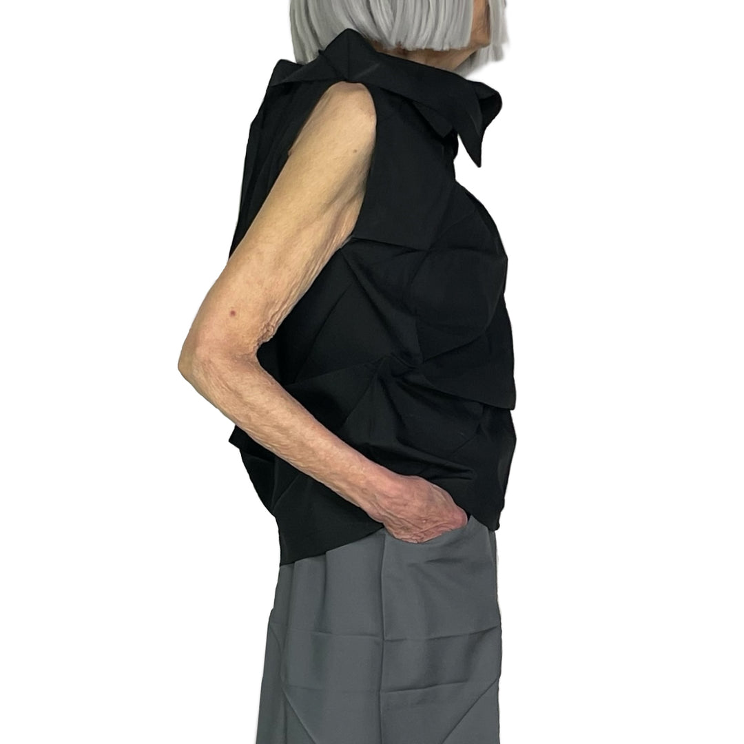 132 5. SOLID SLEEVELESS TOP