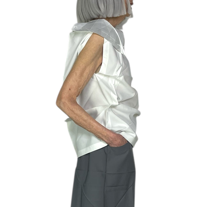 132 5. STANDARD FOIL SLEEVELESS TOP