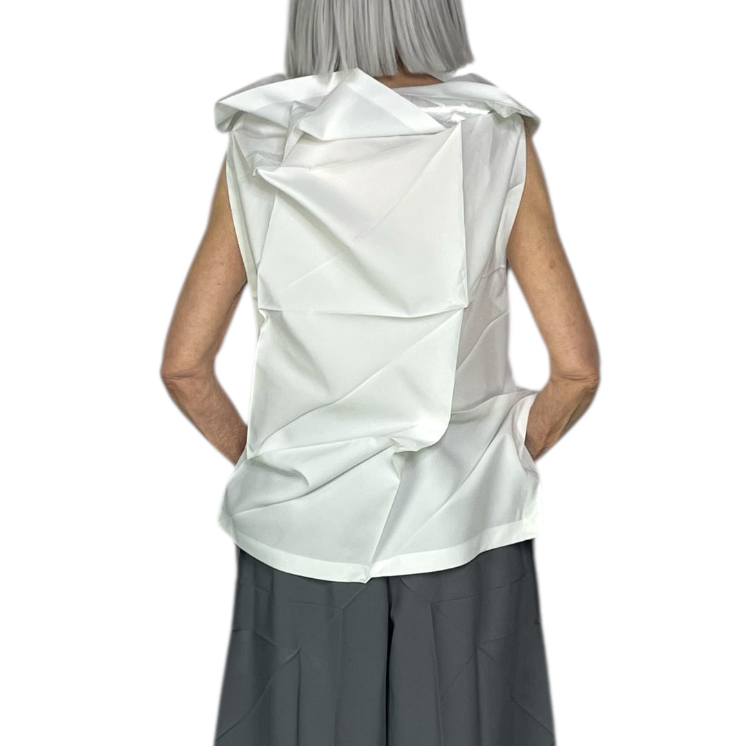 132 5. STANDARD FOIL SLEEVELESS TOP