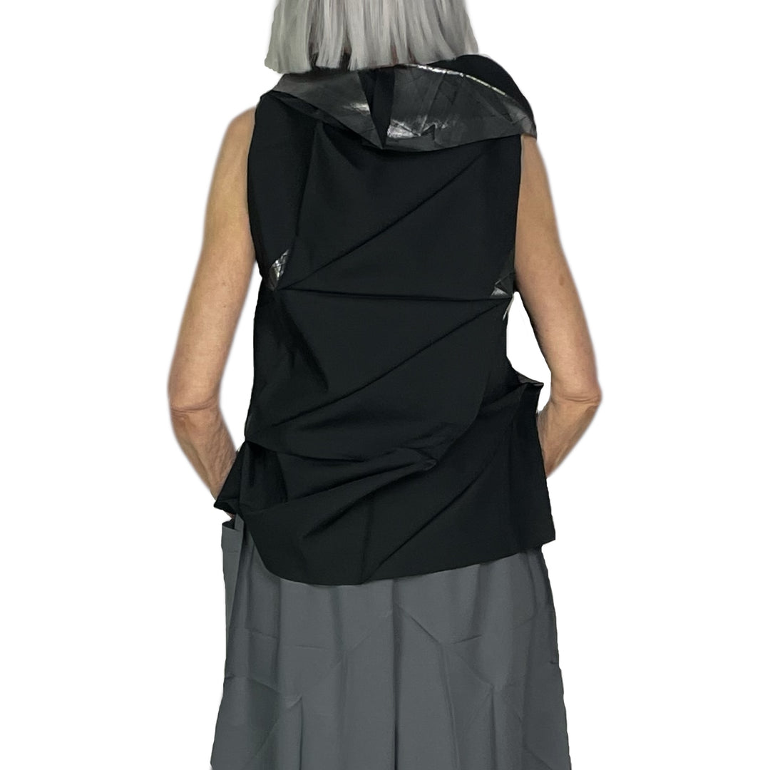 132 5. STANDARD FOIL SLEEVELESS TOP