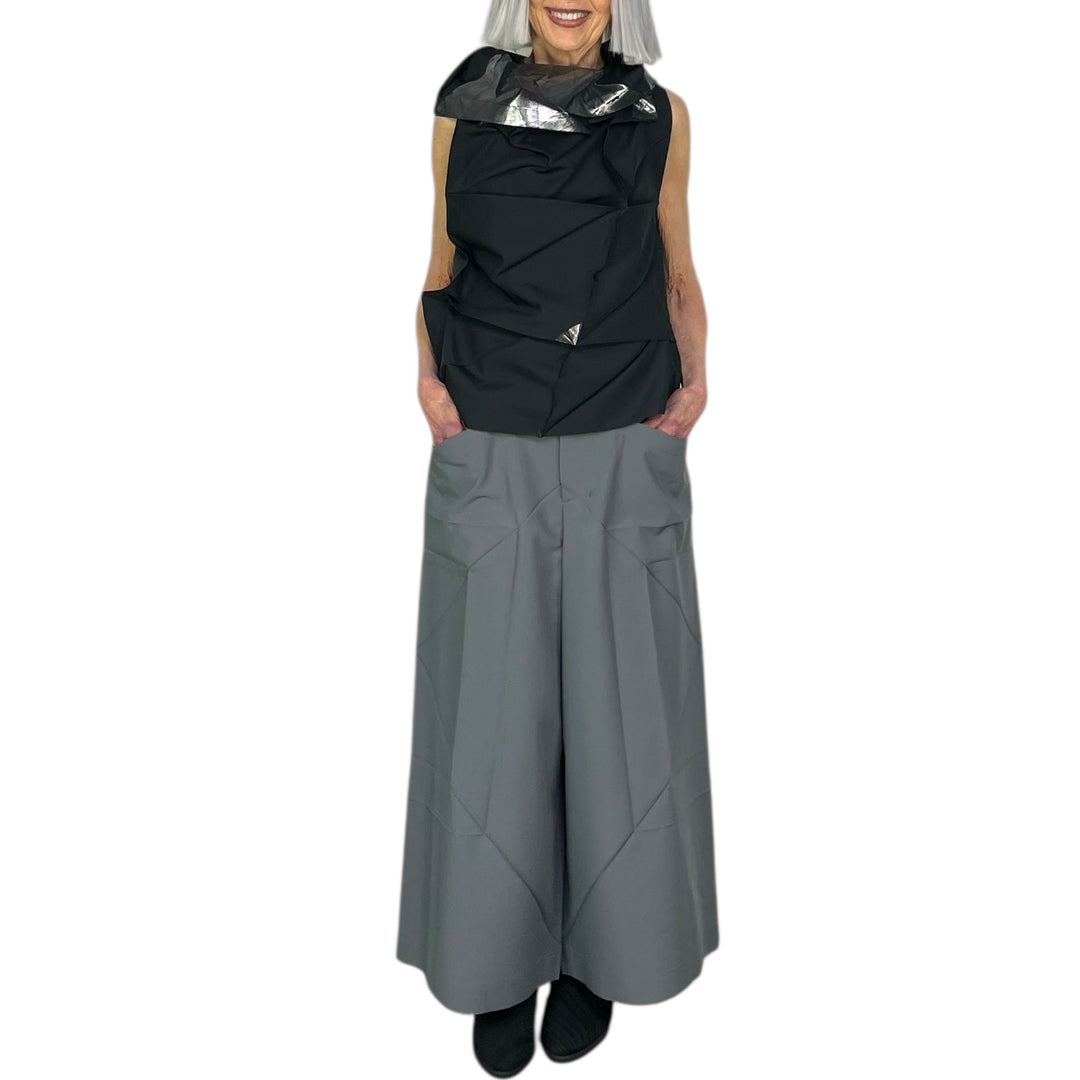 132 5. STANDARD FOIL SLEEVELESS TOP