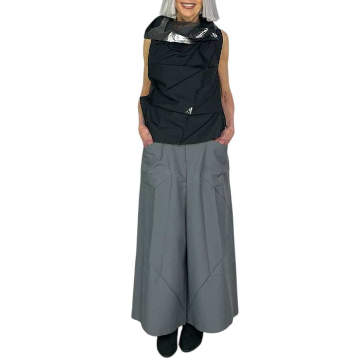 132 5. STANDARD FOIL SLEEVELESS TOP