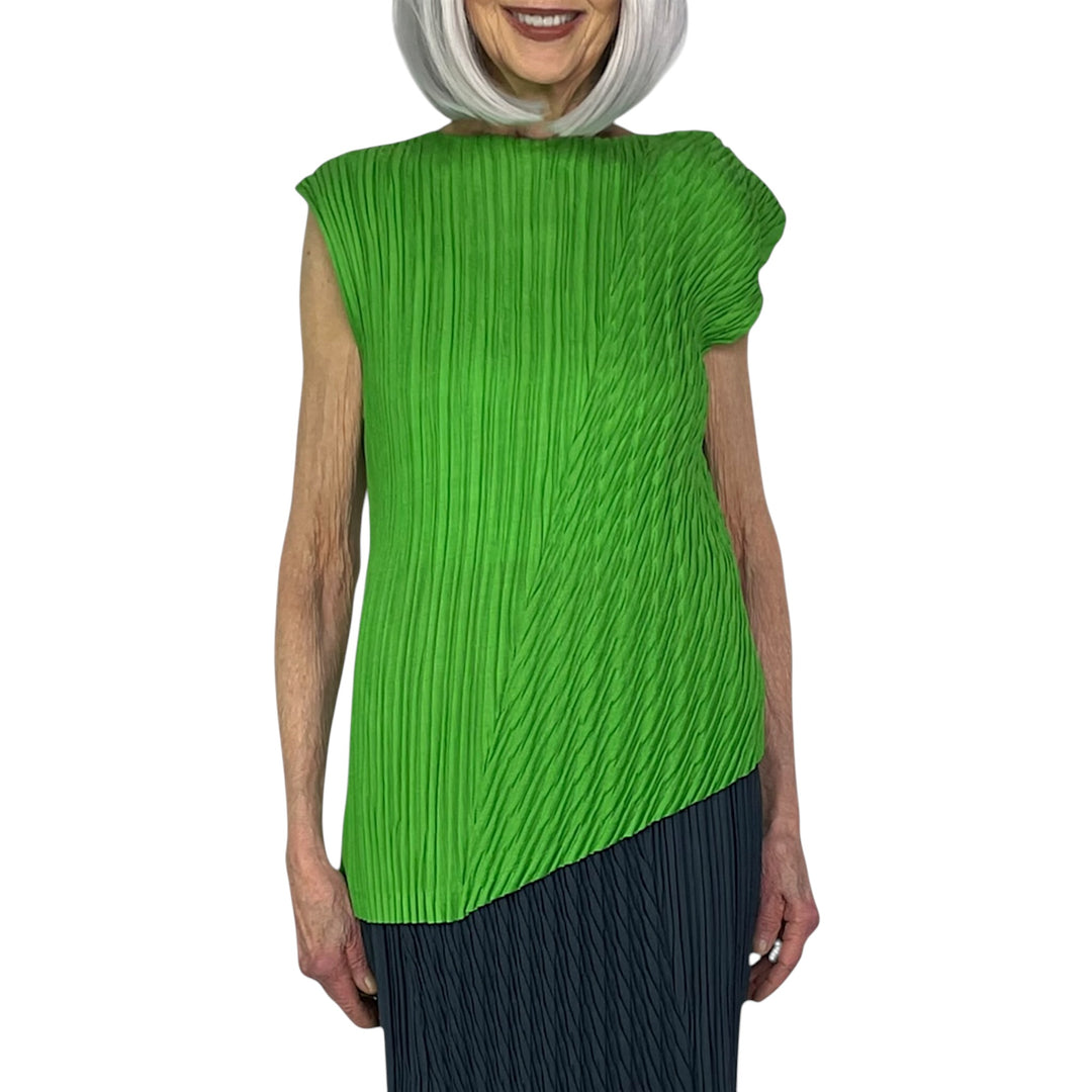 UNFURLING PLEATS TOP