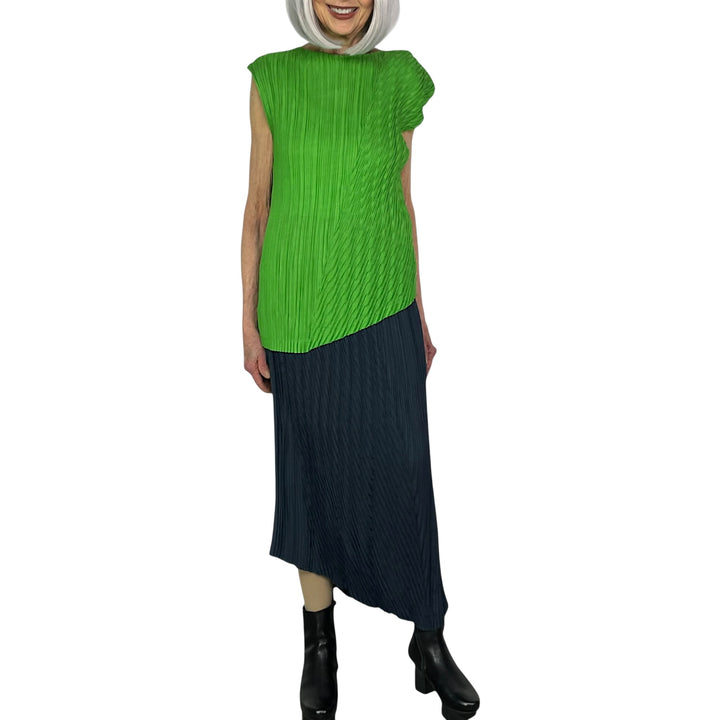 UNFURLING PLEATS TOP
