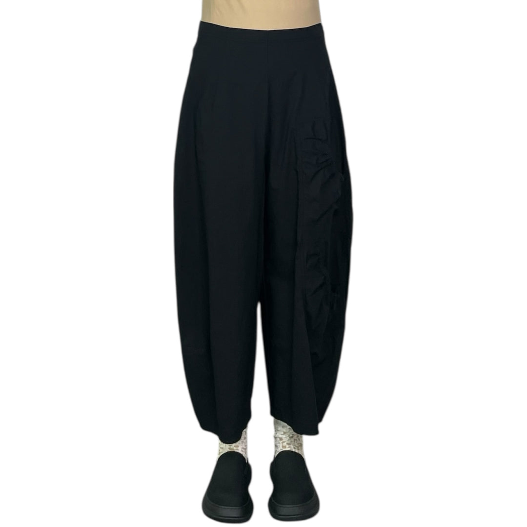 CURVED LEG RUCHED POCKETS PANT