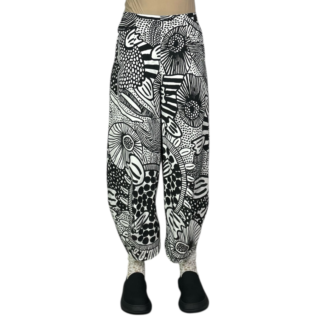 PRINT CURVED LEG PANT