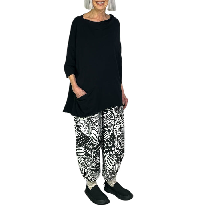PRINT CURVED LEG PANT