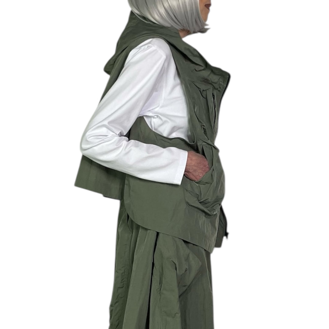 HOODED VEST