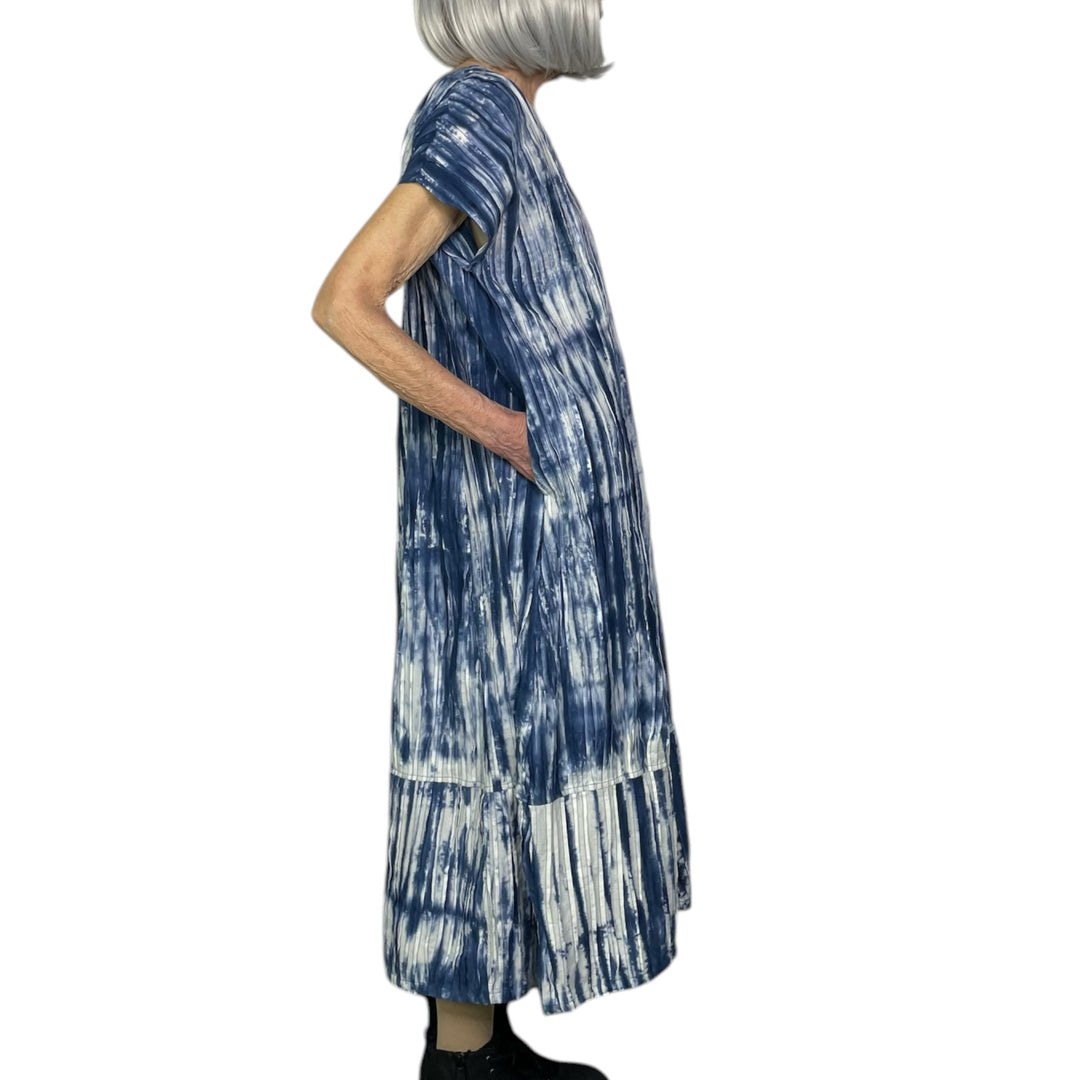RIPPLE TUCK TIE DYE MIDI DRESS