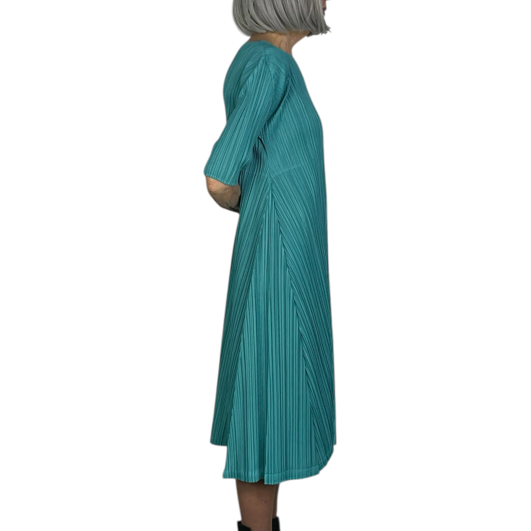 MELLOW PLEATS FLARED DRESS