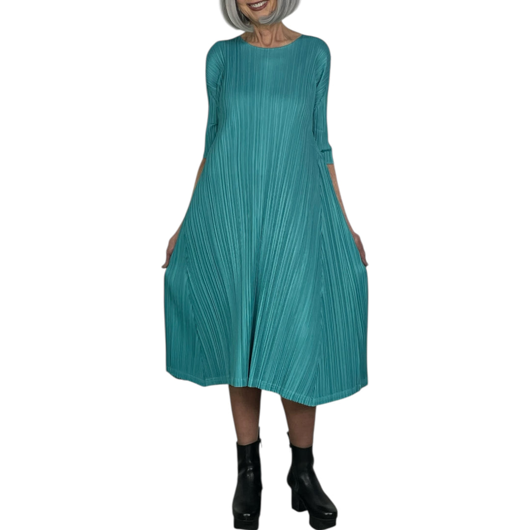 MELLOW PLEATS FLARED DRESS