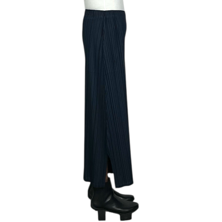 MELLOW PLEATS FLARED PANT