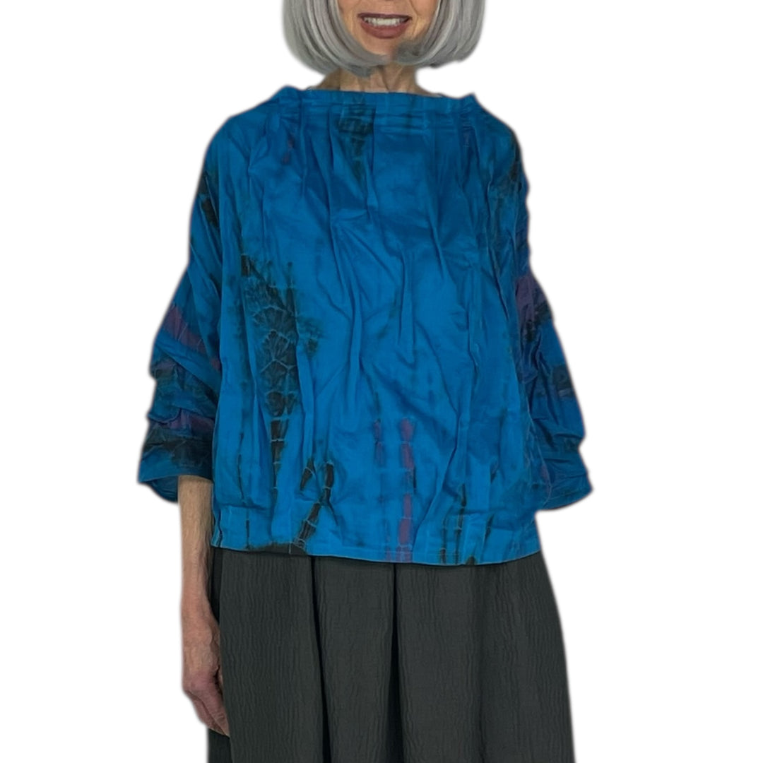SHIBORI TIE-DYED WAVY TUCK FUNNEL NECK TOP