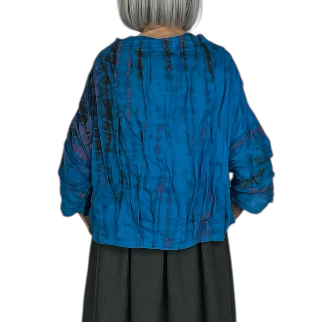 SHIBORI TIE-DYED WAVY TUCK FUNNEL NECK TOP