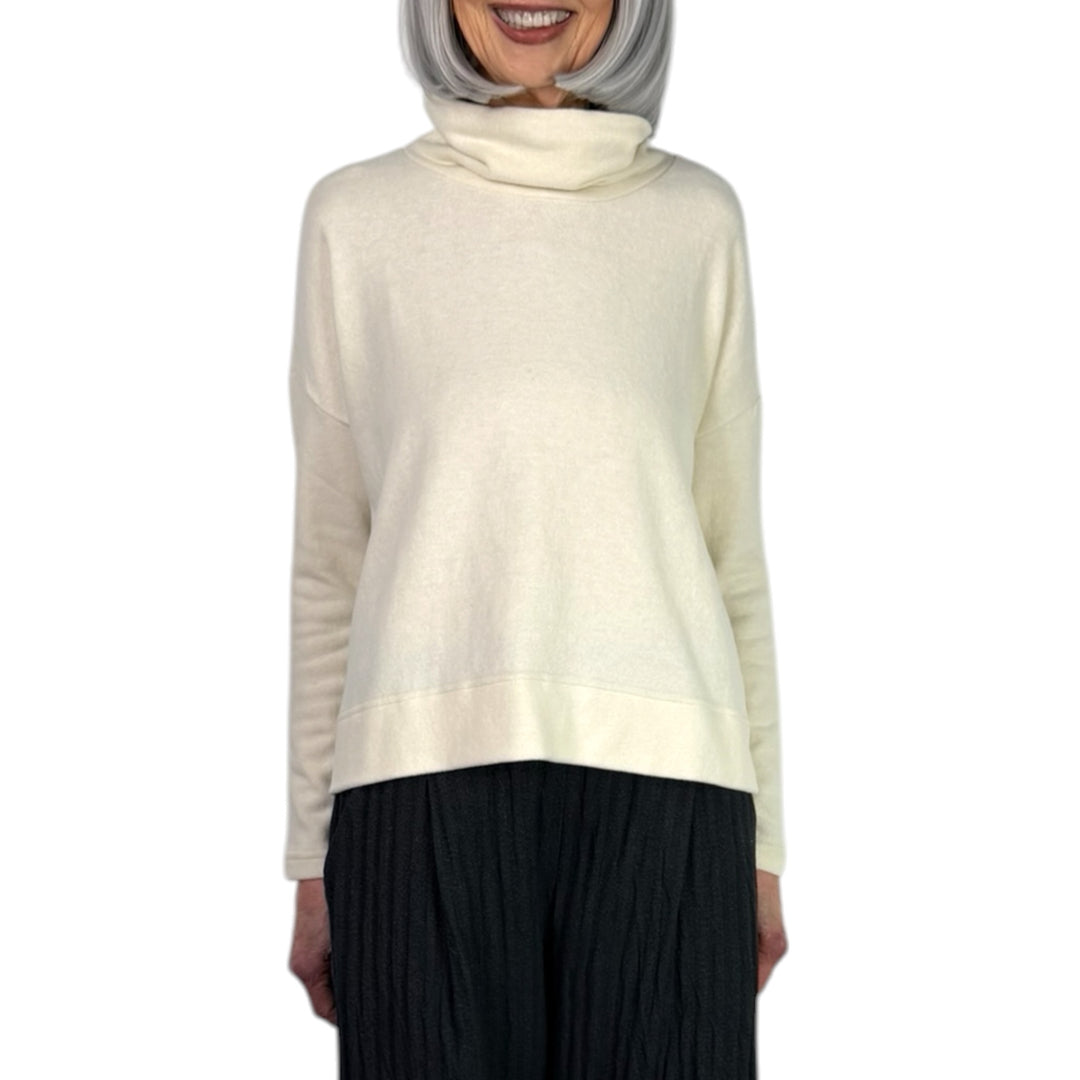 MOYET HI-NECK TOP 
