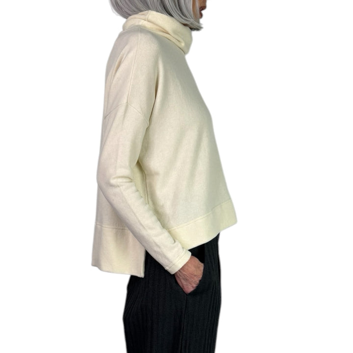 MOYET HI-NECK TOP