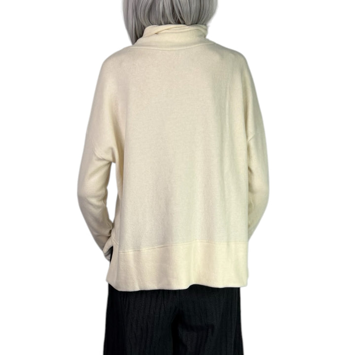 MOYET HI-NECK TOP