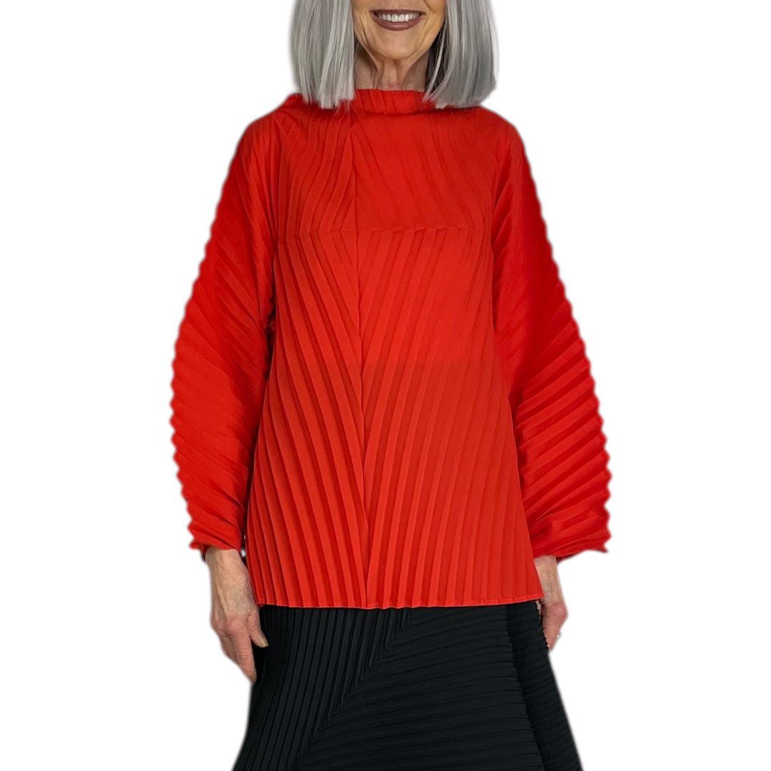 WAVE PLEATS TOP