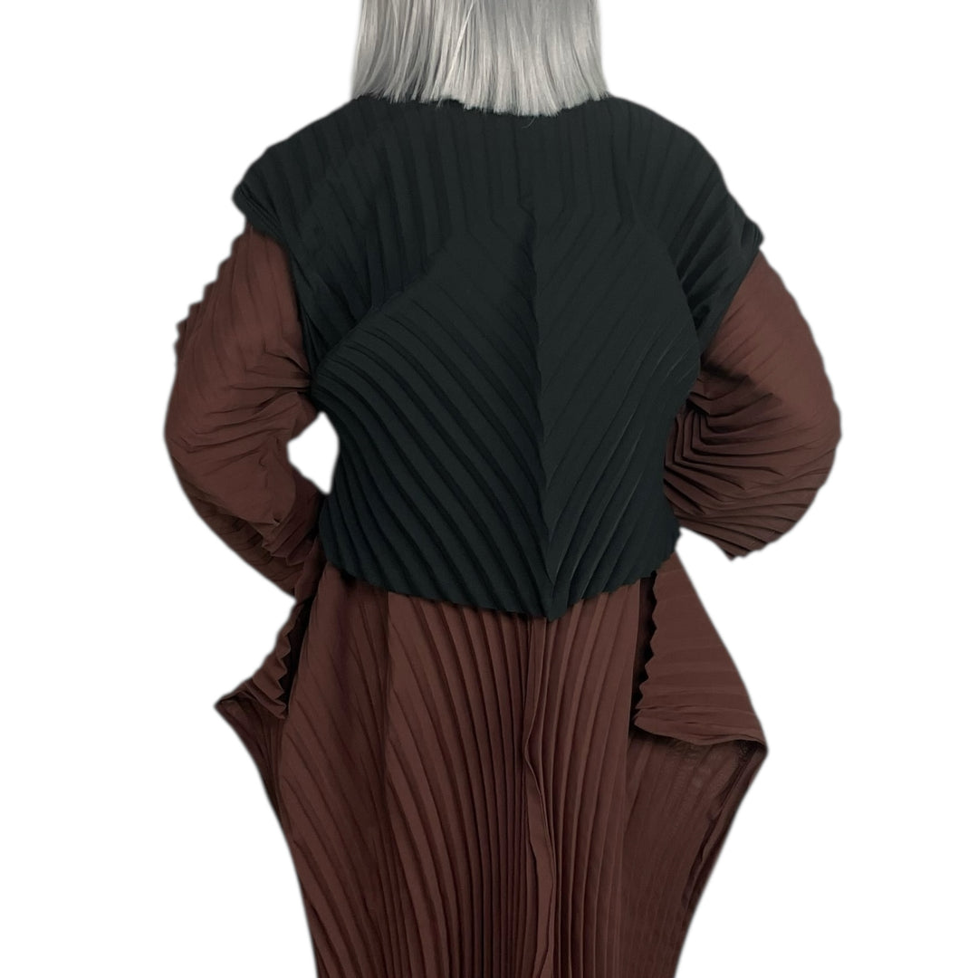 WAVE PLEATS VEST