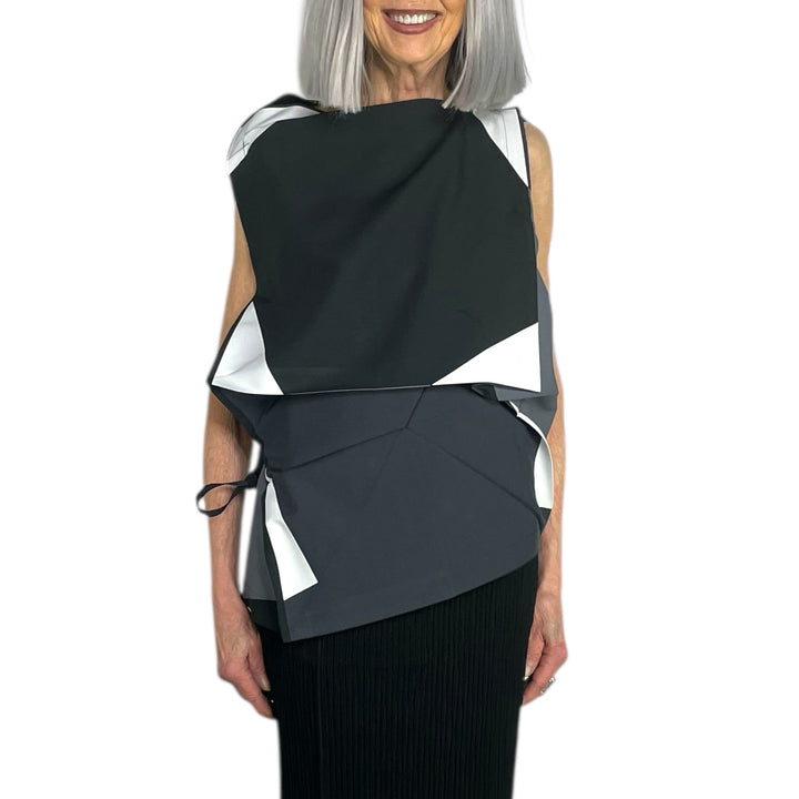 POSITIONS SLEEVELESS TOP