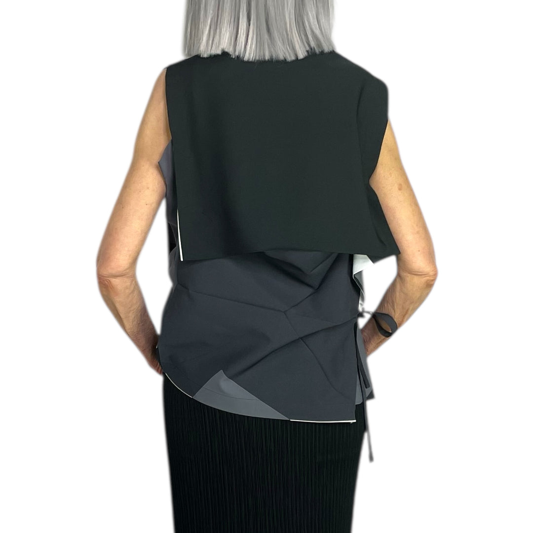 POSITIONS SLEEVELESS TOP