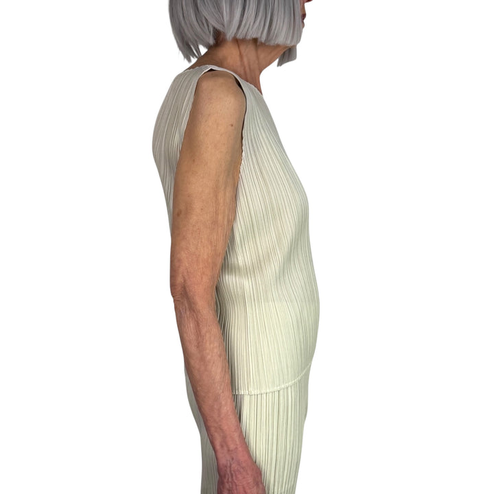 MC : MAY TANK TOP