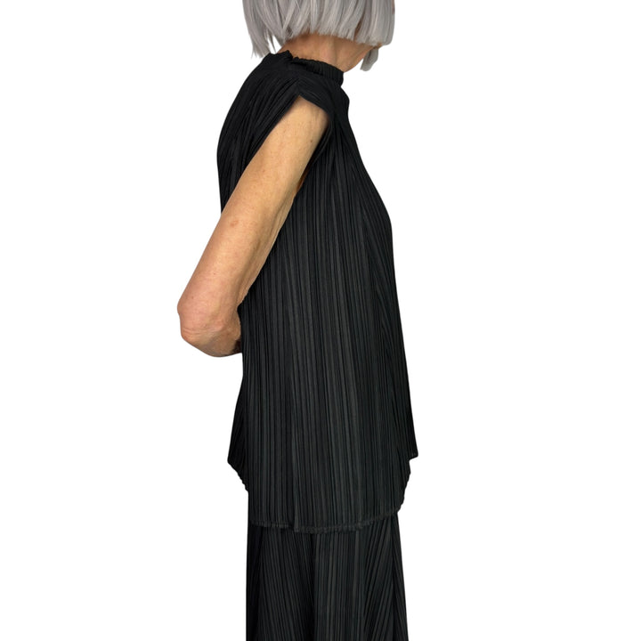 MELLOW PLEATS SLEEVELESS TOP