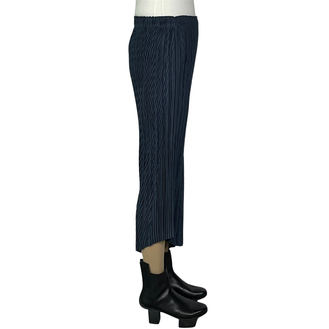 UNFURLING PLEATS SKIRT