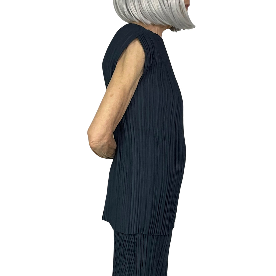 UNFURLING PLEATS TOP