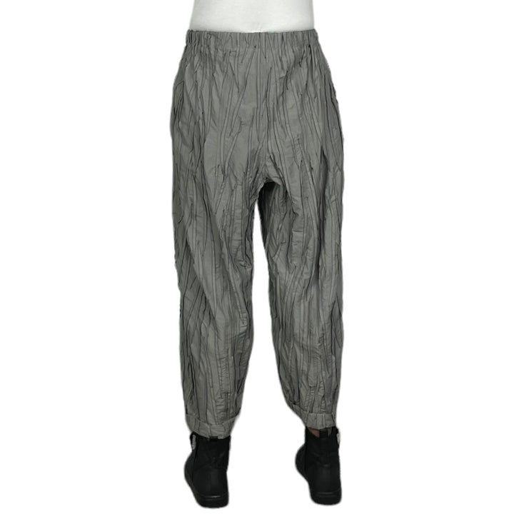 RANDOM TUCK BARREL PANT