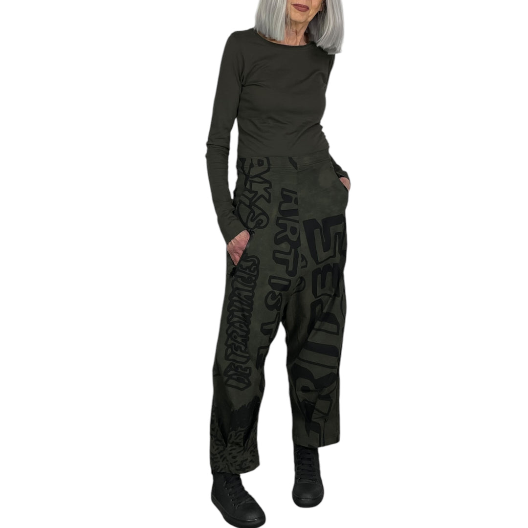 BIG PRINT CURVED LEG PANT